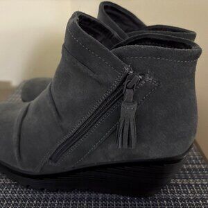 Skechers Parallel Triple Threat Wedge Bootie - Size 8.5 Like New!
